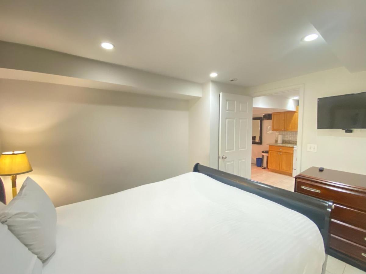 Comfy Basement Home 2 Bdrm1Den 3Queen Beds Вашингтон Экстерьер фото